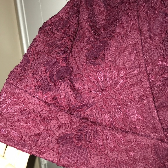 BEAUTIFUL lacey crop top - Picture 2 of 3